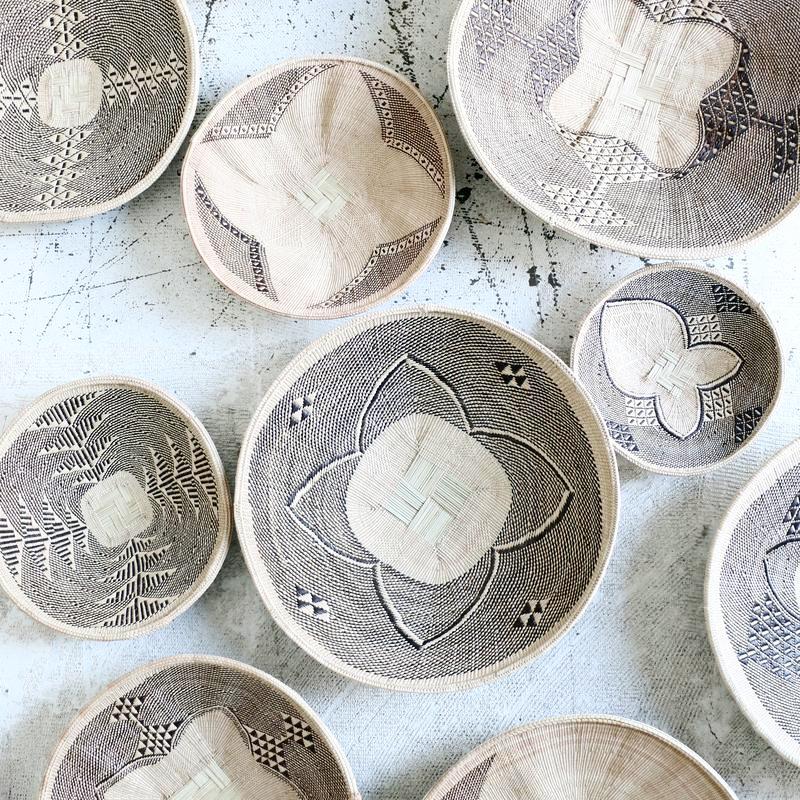 PANIERS MURAUX TRADITIONNELS HWANGE / TRADITIONAL HWANGE WALL BASKETS