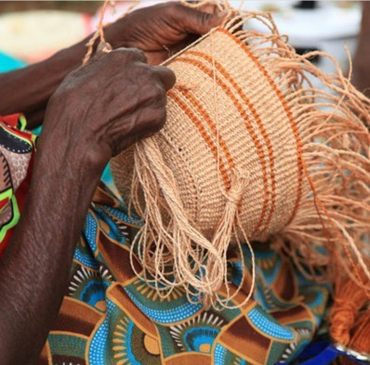PANIERS TRADITIONNELS DU KENYA / UNIQUE FINE WEAVE KENYA TRADITIONAL BASKETS