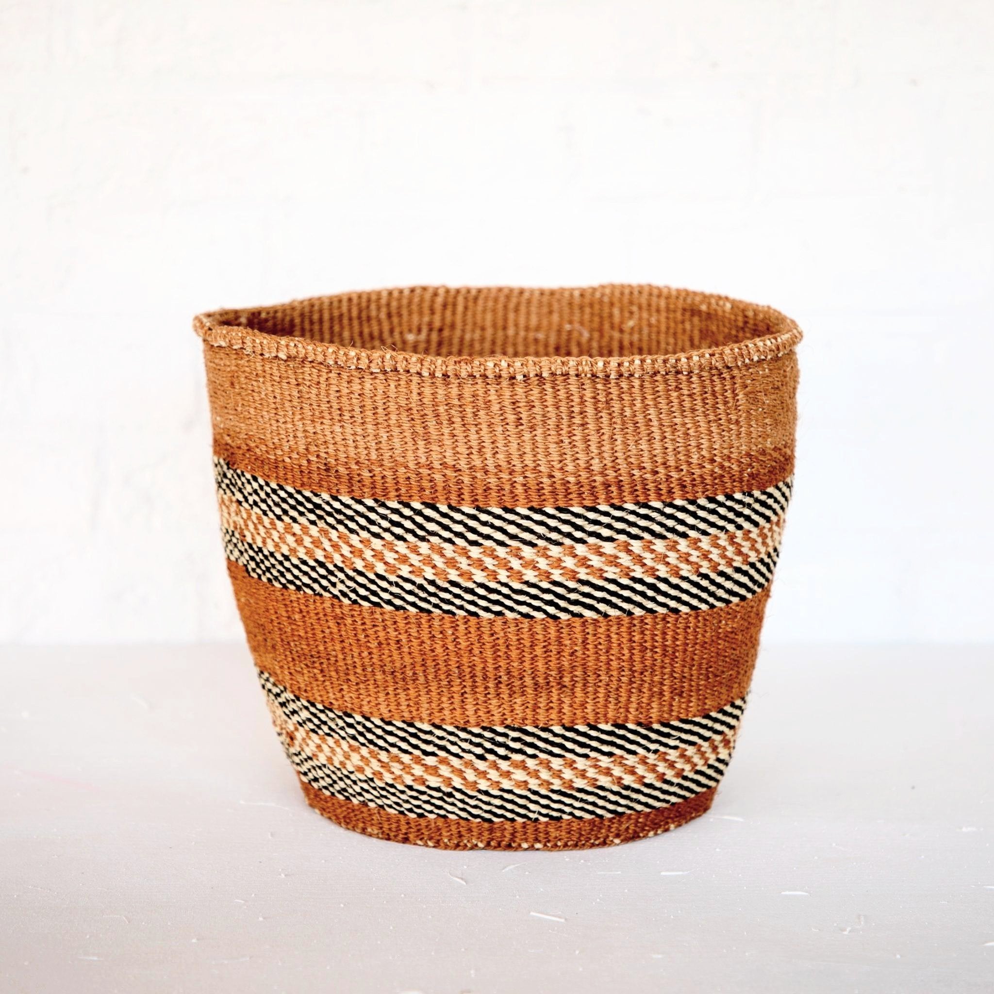 PANIERS TRADITIONNELS DU KENYA / UNIQUE FINE WEAVE KENYA TRADITIONAL BASKETS