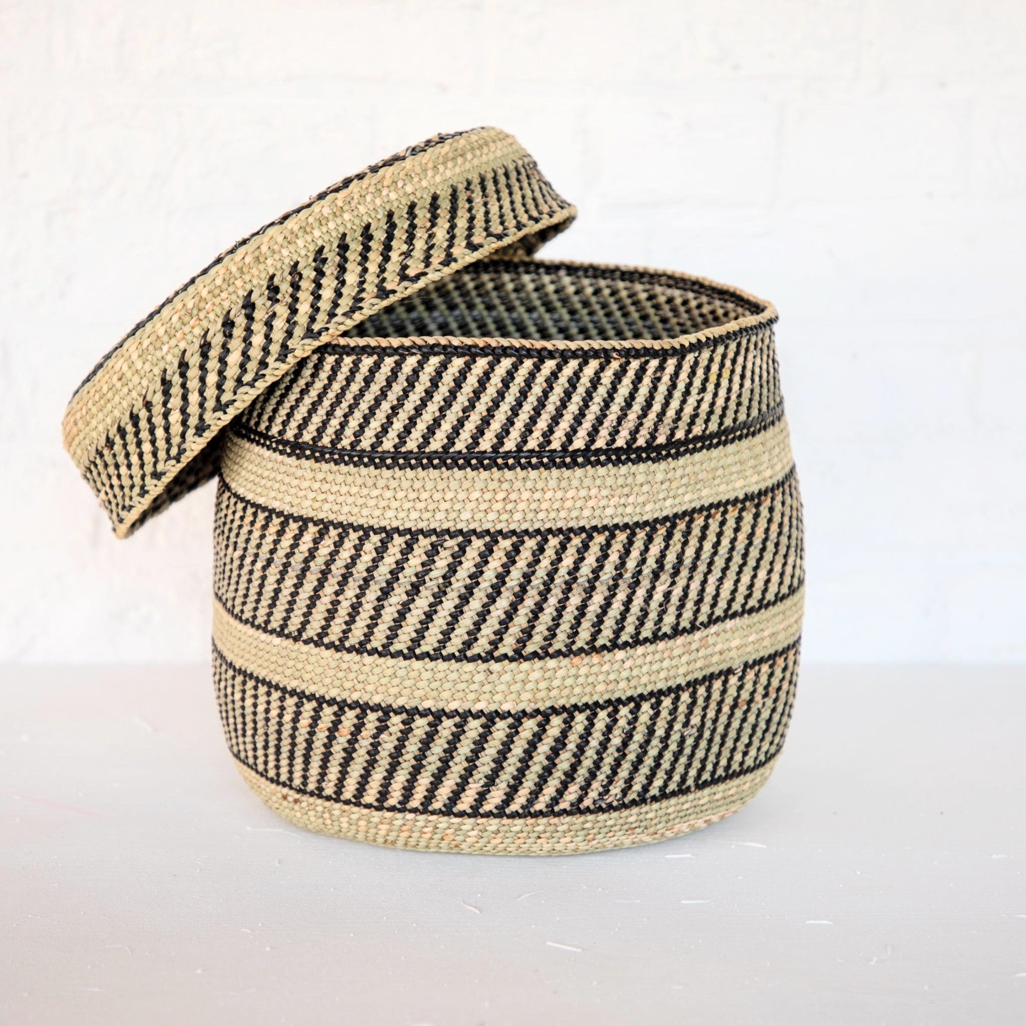 PANIERS DE RANGEMENT EN MILULU AVEC COUVERCLE / MILULU GRASS LIDDED STORAGE BASKETS