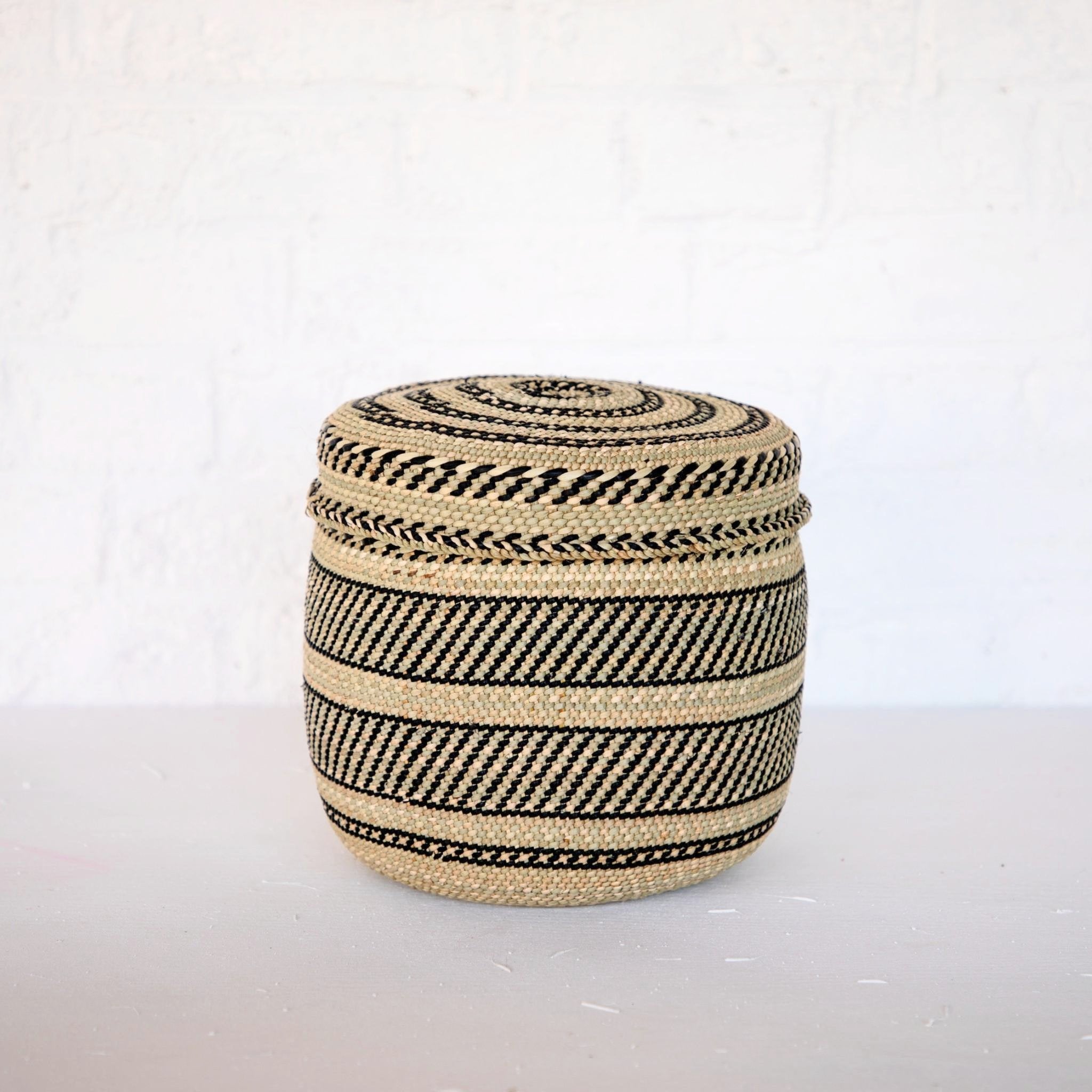 PANIERS DE RANGEMENT EN MILULU AVEC COUVERCLE / MILULU GRASS LIDDED STORAGE BASKETS