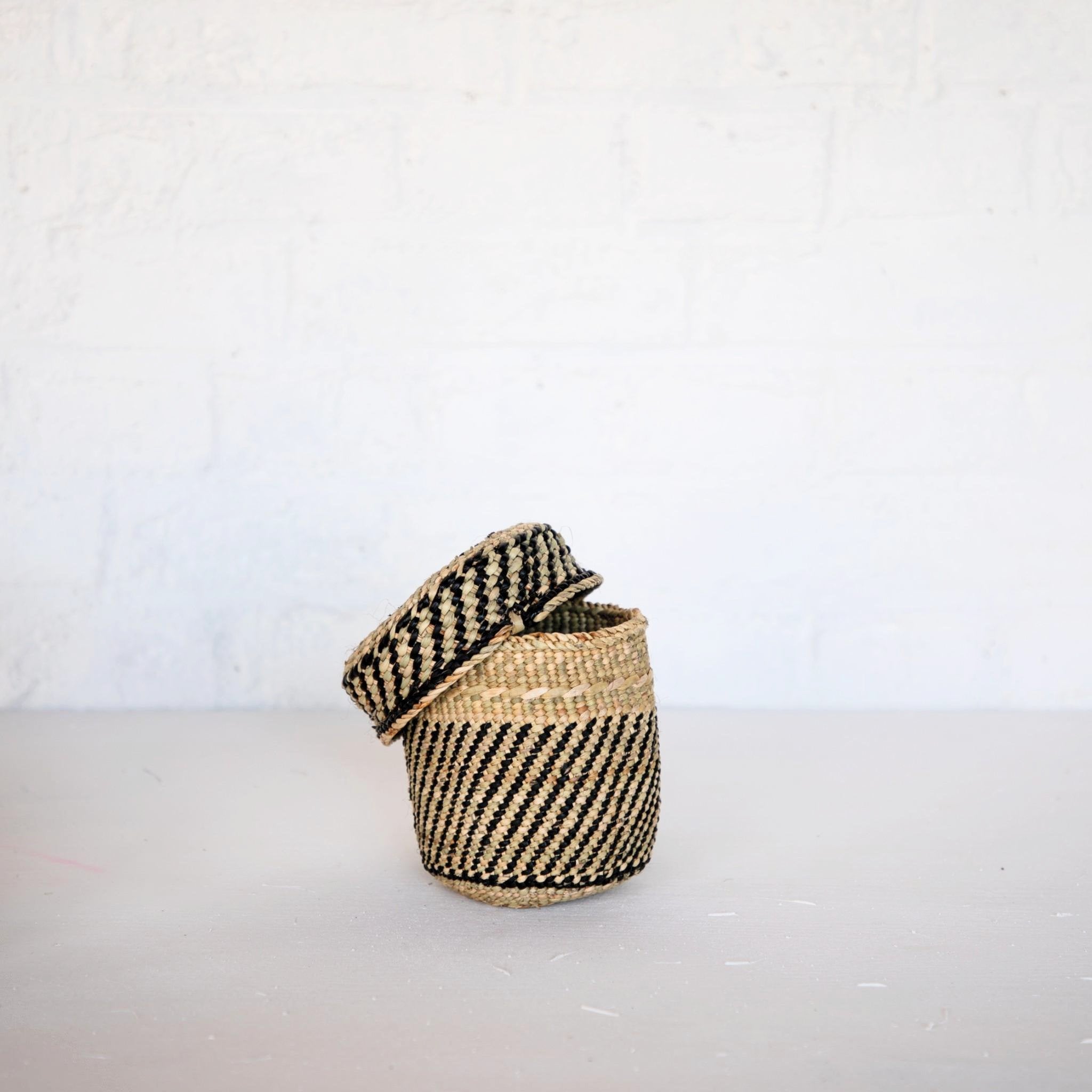 PANIERS DE RANGEMENT EN MILULU AVEC COUVERCLE / MILULU GRASS LIDDED STORAGE BASKETS