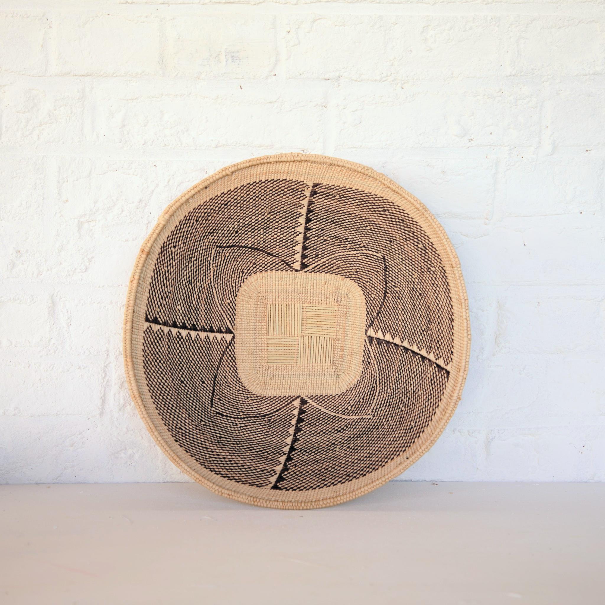 PANIERS MURAUX TRADITIONNELS HWANGE / TRADITIONAL HWANGE WALL BASKETS
