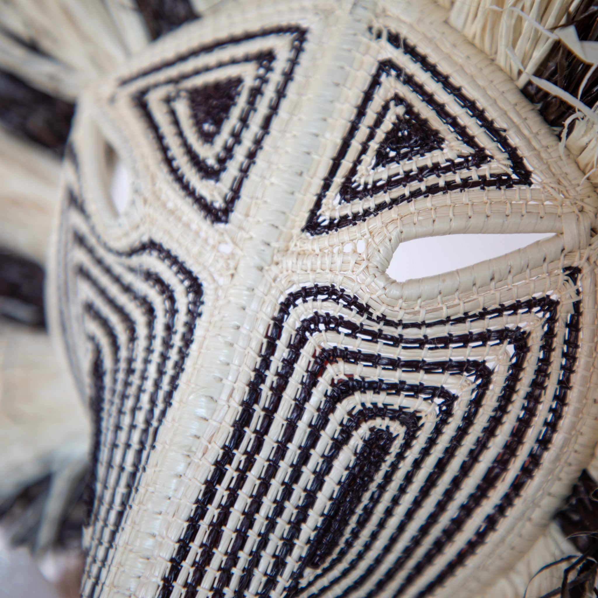 MASQUE TRIBAL SINGE NOIR & BLANC / BLACK & WHITE MONKEY TRIBAL MASK