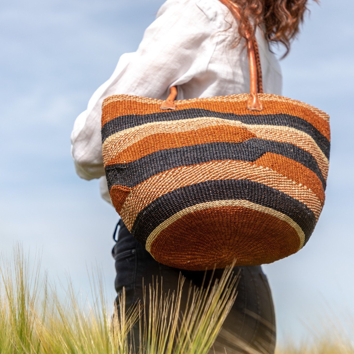 SAC PANIER SISAL MOTIFS GEOMETRIQUES / FINE WEAVE SISAL BASKET BAG WITH GEOMETRIC PATTERN