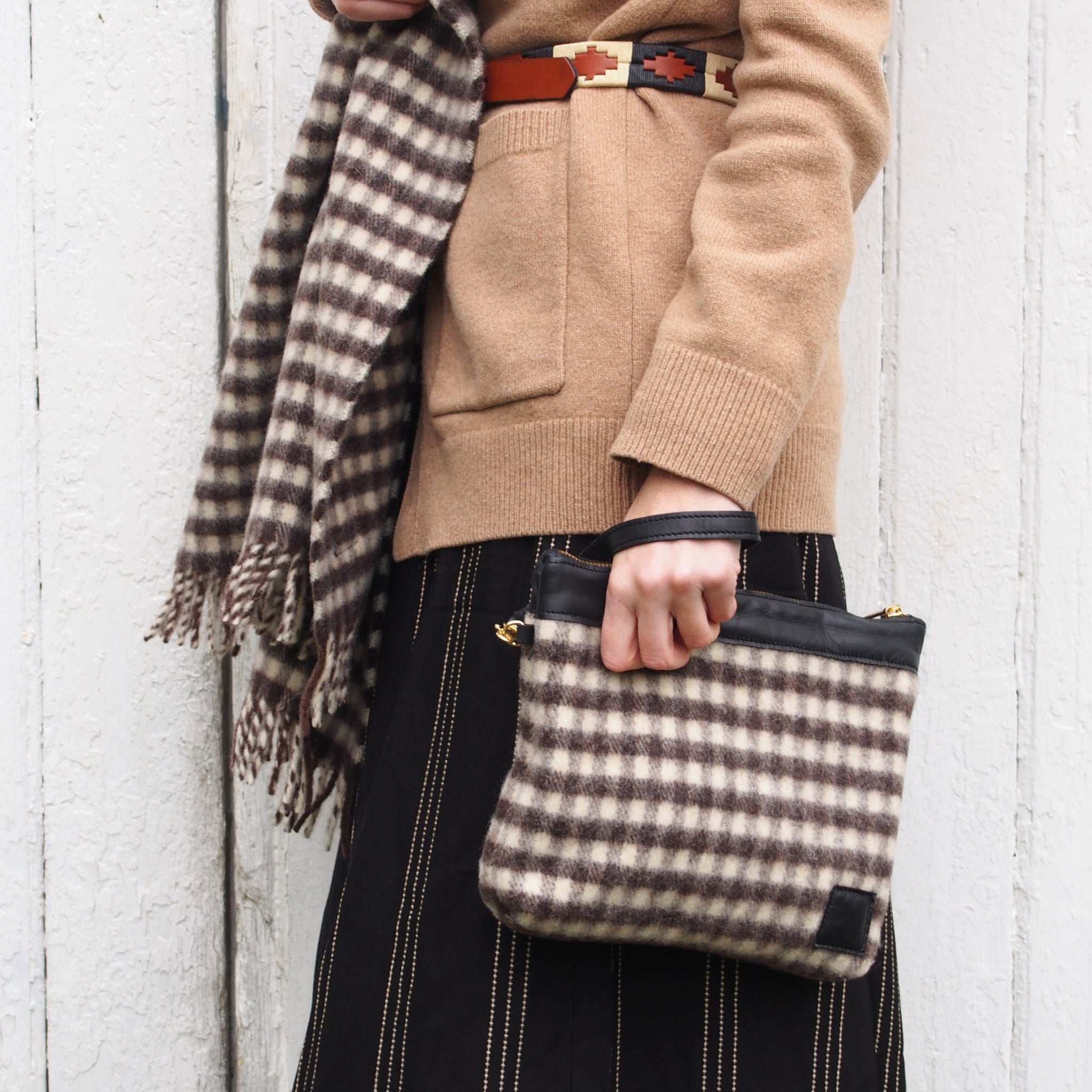 A BELLULA - TROUSSE HYGGE EN LAINE ET CUIR / HYGGE WOOL POUCH IN WOOL AND LEATHER